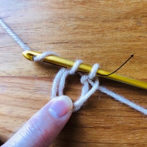 かぎ針編み、輪の作り目に細編みを入れる